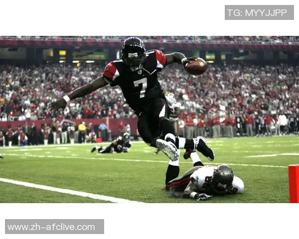 足球十大后卫盘点：传奇防线的英雄与他们的辉煌时刻